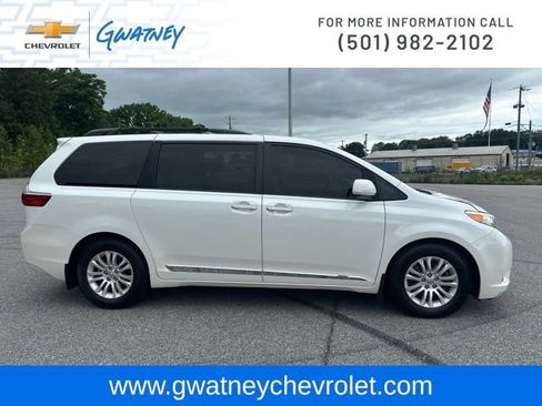 Used 2015 Toyota Sienna XLE Premium FWD image 4