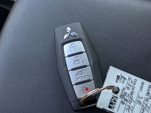 Used 2024 Mitsubishi Outlander SE image 35