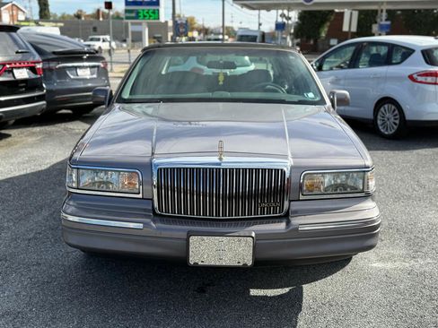 Used 1995 Lincoln Town Car Cartier RWD image 7