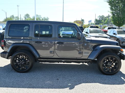 Used 2025 Jeep Wrangler Unlimited Sahara w/ Safety Group AWD/4WD image 11