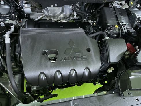 Used 2020 Mitsubishi Outlander SE image 30