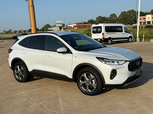 Certified 2025 Ford Escape ST-Line Select AWD/4WD image 3