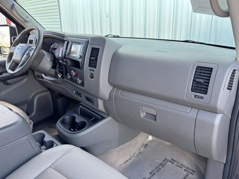 Used 2017 Nissan NV 3500 SL image 13
