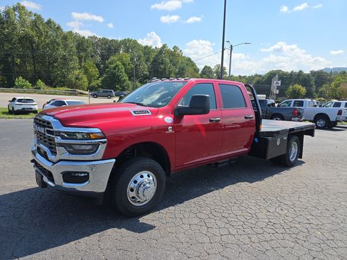New 2025 RAM 3500 Tradesman w/ Chrome Appearance Group image 7