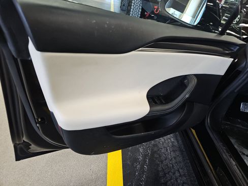 Used 2022 Tesla Model S Plaid image 16