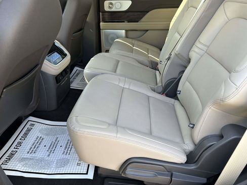 Used 2024 Lincoln Navigator Reserve AWD/4WD image 17
