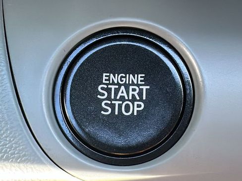 Used 2025 Hyundai Elantra Limited image 24