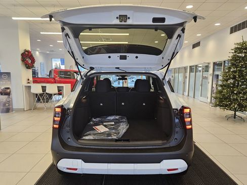 New 2026 Nissan Kicks SV w/ SV Premium Package image 9