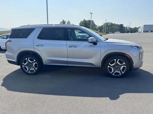 Used 2024 Hyundai Palisade Limited AWD/4WD image 2