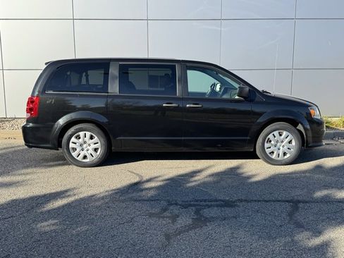 Used 2019 Dodge Grand Caravan SE w/ Rear Park Assist Package image 30