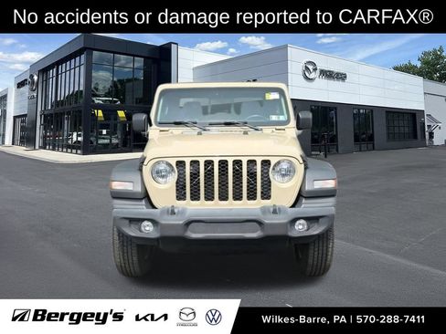 Used 2020 Jeep Gladiator Sport w/ Quick Order Package 24S AWD/4WD image 2