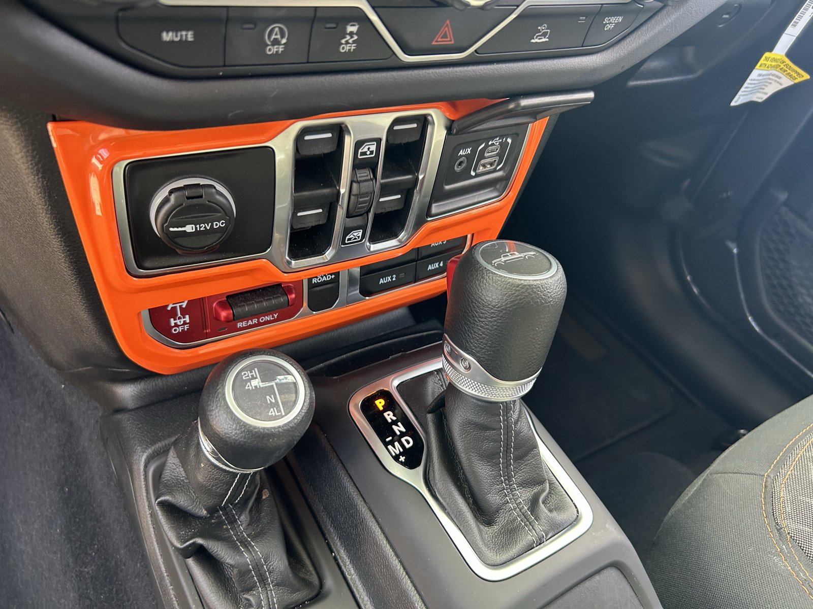 Used 2025 Jeep Gladiator Mojave w/ Convenience Group AWD/4WD image 19