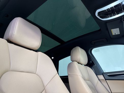 Certified 2025 Porsche Macan image 19