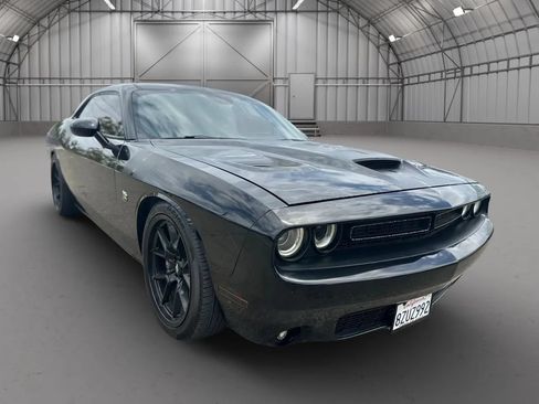 Used 2015 Dodge Challenger R/T Scat Pack w/ Leather Interior Group RWD image 8