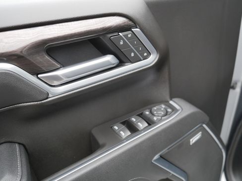 Used 2025 Chevrolet Silverado 1500 LTZ AWD/4WD image 19