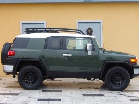 Used 2014 Toyota FJ Cruiser 4WD image 8