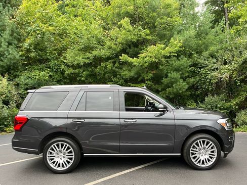 Used 2024 Ford Expedition Limited AWD/4WD image 6
