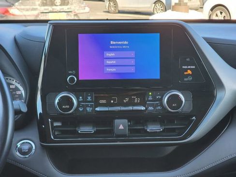 Used 2023 Toyota Highlander LE image 27