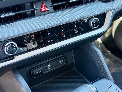 Used 2024 Kia Sportage LX image 32