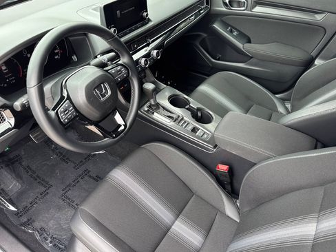 Used 2025 Honda Civic Sport image 4
