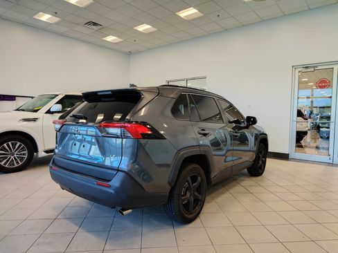Used 2021 Toyota RAV4 LE FWD image 3