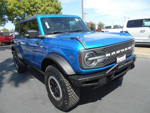 Used 2022 Ford Bronco Badlands image 6