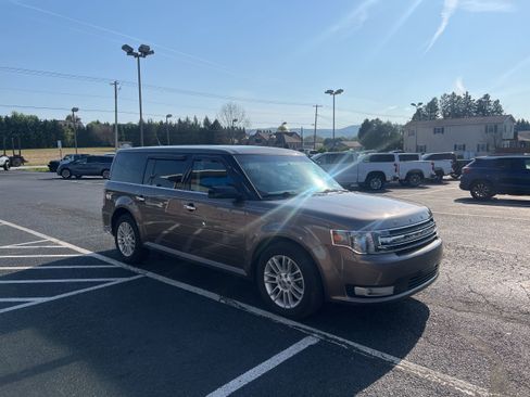 Used 2019 Ford Flex SEL w/ Equipment Group 202A AWD/4WD image 8