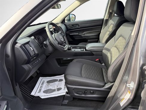 Used 2025 Nissan Pathfinder SV w/ Cargo Package image 12