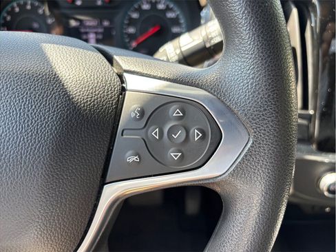 Used 2023 Chevrolet Traverse LS FWD image 23