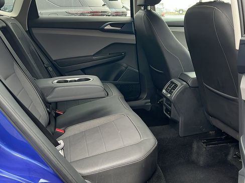 Used 2024 Volkswagen Taos SE image 13