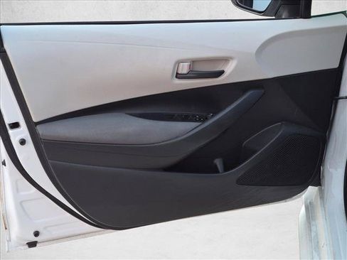 Certified 2022 Toyota Corolla LE FWD image 11