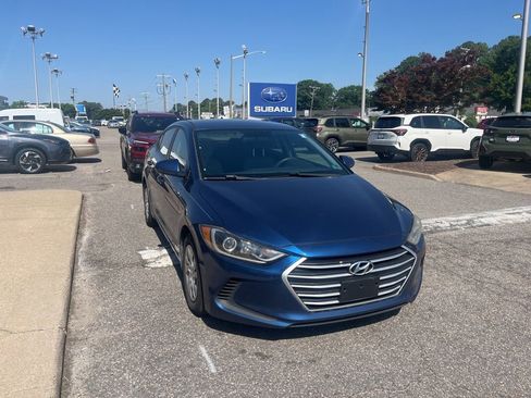 Used 2017 Hyundai Elantra SE FWD image 2