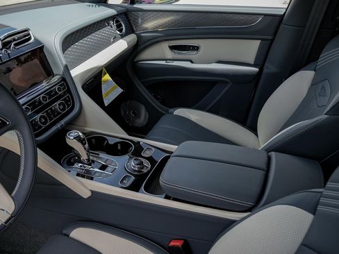New 2025 Bentley Bentayga image 18