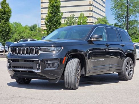 Used 2023 Jeep Grand Cherokee Overland w/ Adv Protech Group III AWD/4WD image 27
