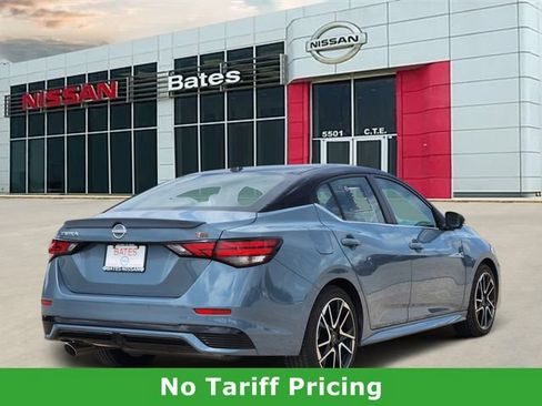 Used 2025 Nissan Sentra SR w/ SR Premium Package FWD image 4
