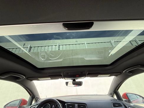 Used 2019 Volkswagen Golf 4-Door image 7