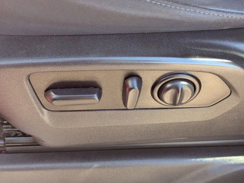 Used 2022 Chevrolet Silverado 1500 LT image 24