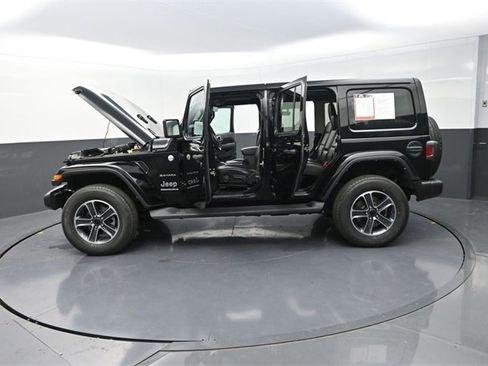 Used 2023 Jeep Wrangler Unlimited Sahara w/ Cold Weather Group image 38
