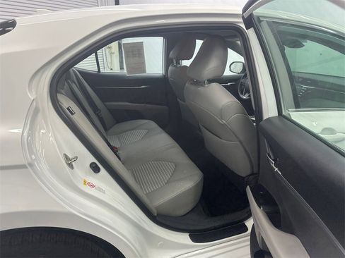 Used 2019 Toyota Camry SE image 16