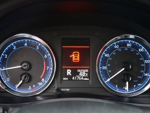 Used 2018 Toyota Corolla LE image 22