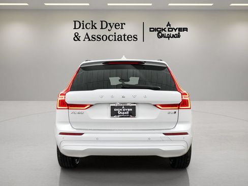 Used 2023 Volvo XC60 B5 Core w/ Climate Package AWD/4WD image 4