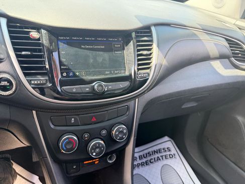 Used 2019 Chevrolet Trax LT w/ LT Convenience Package FWD image 13