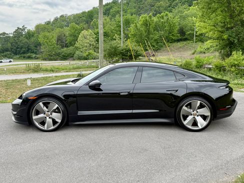 Used 2021 Porsche Taycan RWD image 7