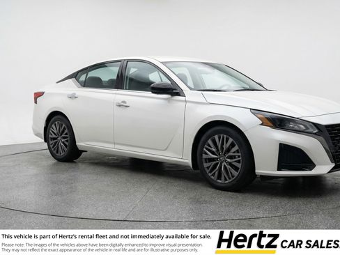 Used 2025 Nissan Altima 2.5 SV image 1