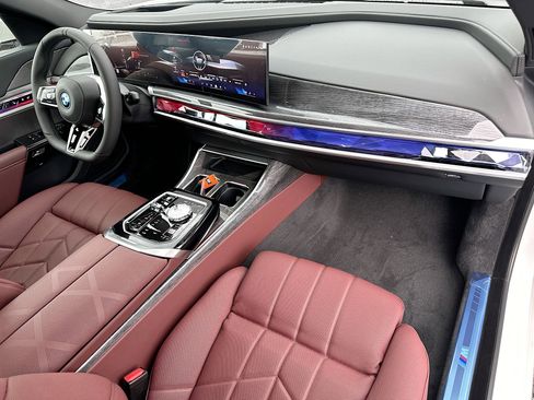 New 2026 BMW 750e xDrive w/ Premium Package image 25