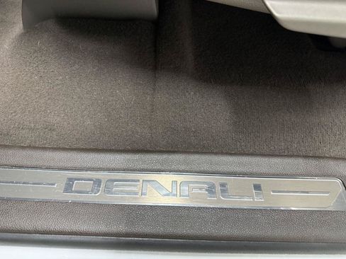 Used 2020 GMC Yukon XL Denali AWD/4WD image 30