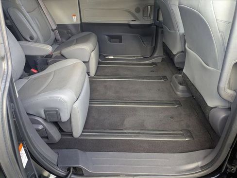Certified 2021 Toyota Sienna Limited image 19