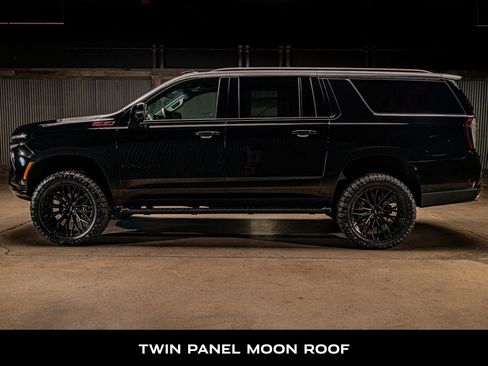 Used 2026 Chevrolet Suburban Z71 w/ Comfort Package AWD/4WD image 6