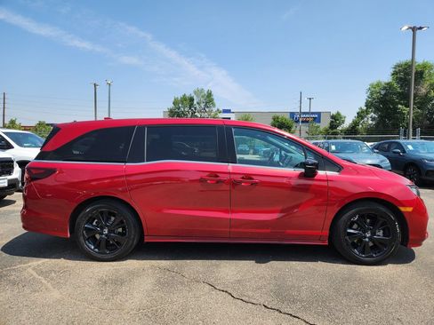Used 2023 Honda Odyssey Sport image 4