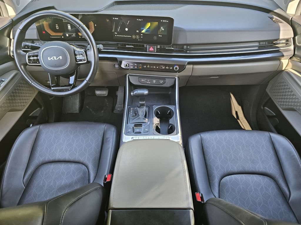 Used 2025 Kia Carnival FWD image 14